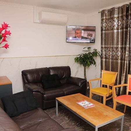 Hotel Le Privilege La Courneuve Dış mekan fotoğraf