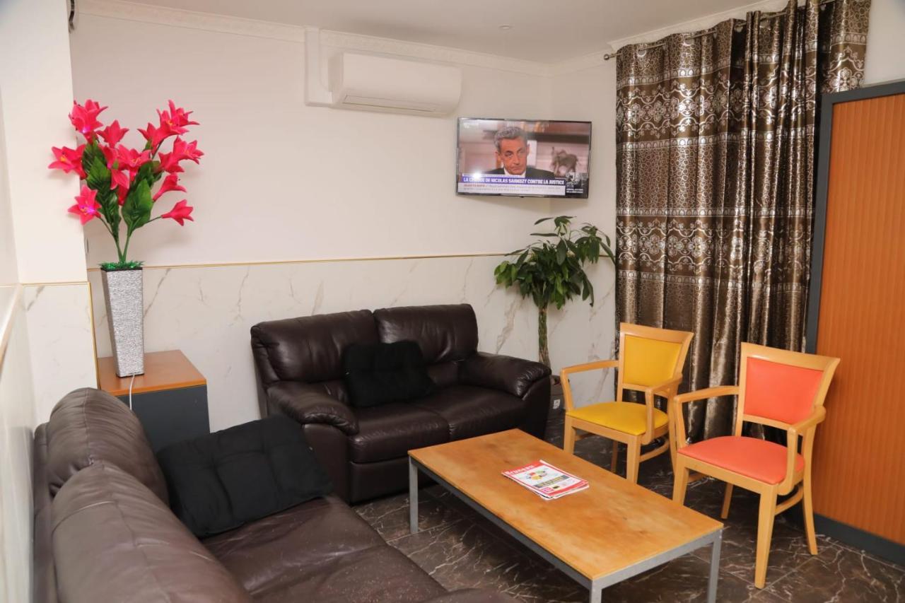 Hotel Le Privilege La Courneuve Dış mekan fotoğraf