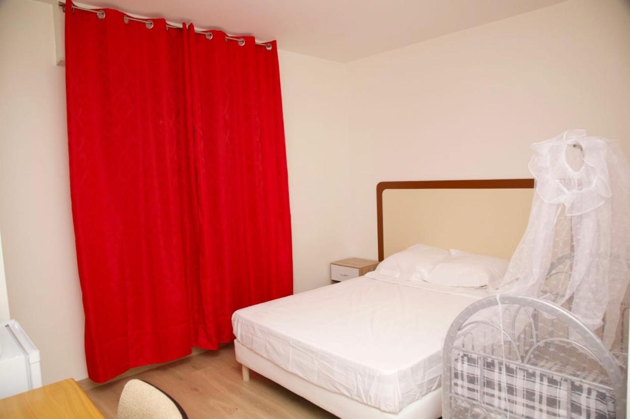 Hotel Le Privilege La Courneuve Dış mekan fotoğraf