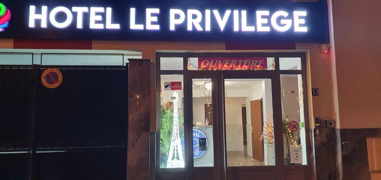 Hotel Le Privilege La Courneuve Dış mekan fotoğraf